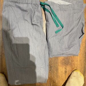 FIGS men’s gray Pants and top with Green Drawstring small